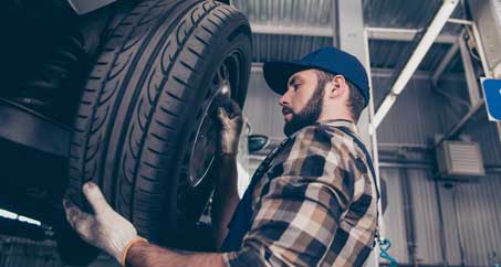 Set A New Rim On The Tyre