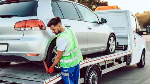 The Benefits of Using a Towing Service